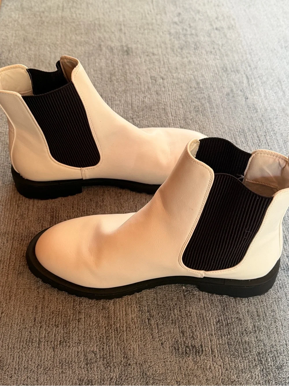Altar'd State Womens White Pull On Boots Black Elastic Ankle Boots Size 8.5 New